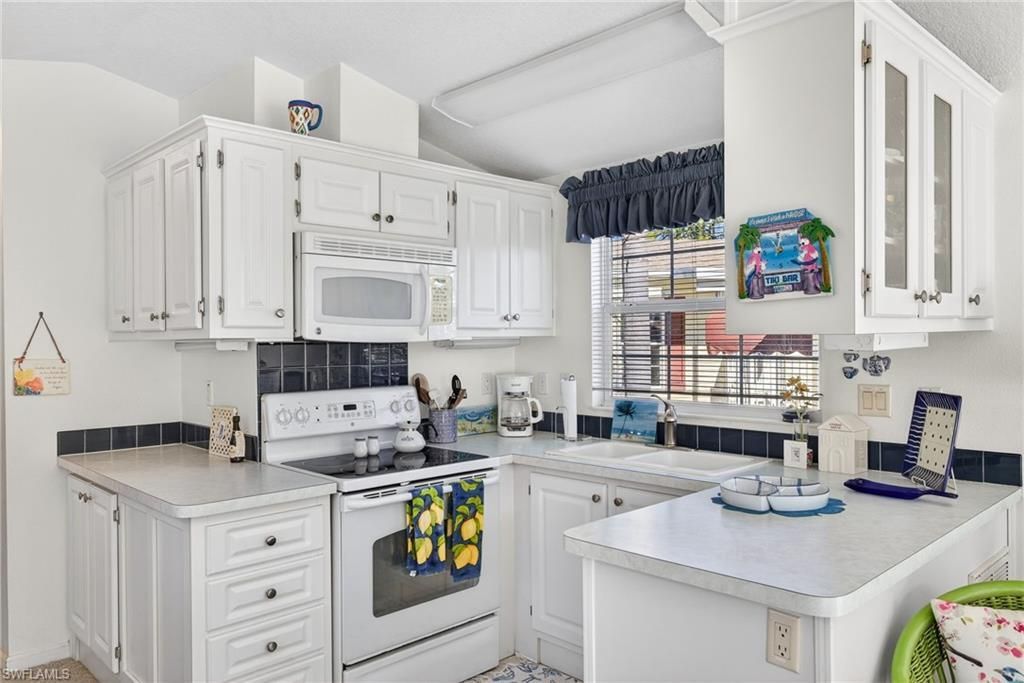 3131 Crystal Lake Dr, Naples, FL 34120 Photo