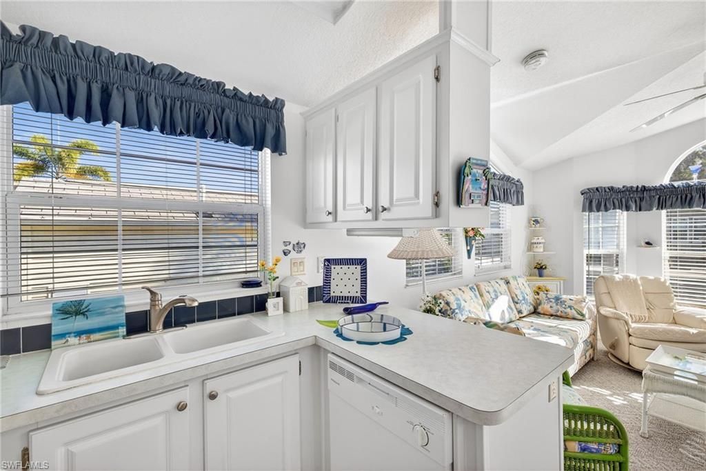 3131 Crystal Lake Dr, Naples, FL 34120 Photo