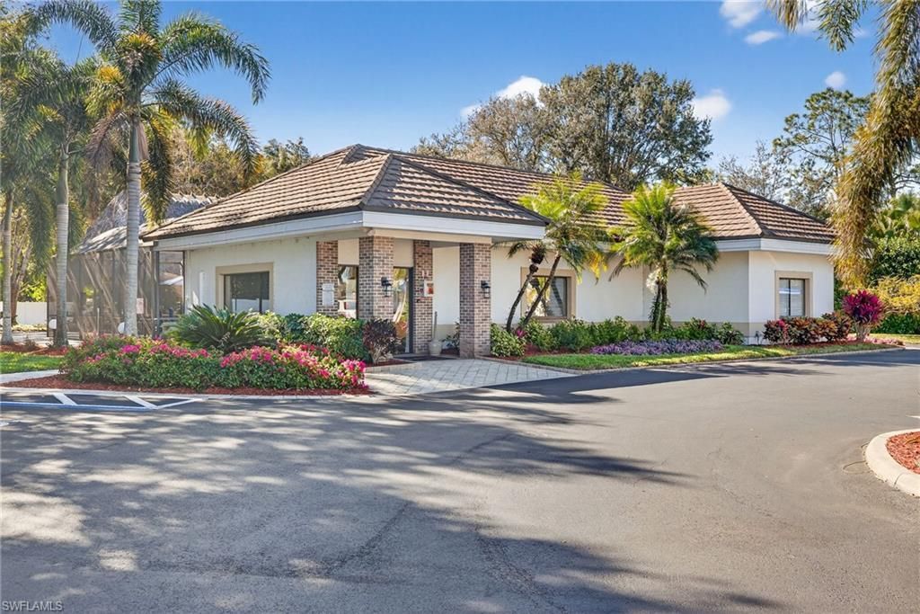 3131 Crystal Lake Dr, Naples, FL 34120 Photo