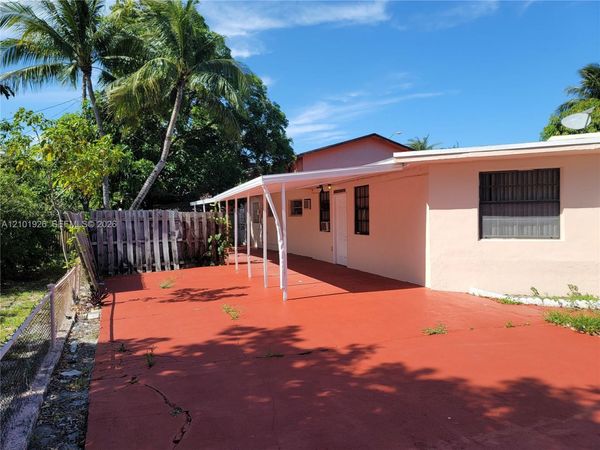 1120 E Le Jeune Road , Hialeah, FL 33010