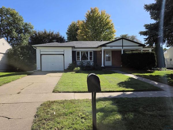 500 E 30TH ST, South Sioux City, NE 68776