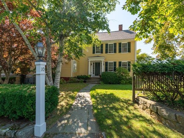 10 Ashland Ave., Manchester, MA 01944