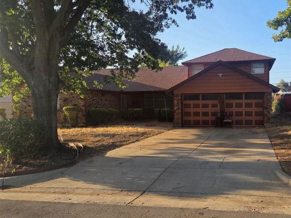 3812 Triumph Street, Forest Hill, TX 76119
