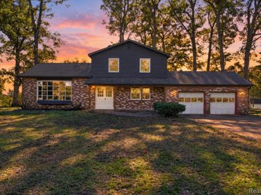 13323 S Seymour Road, Taymouth Township, Mi 48457