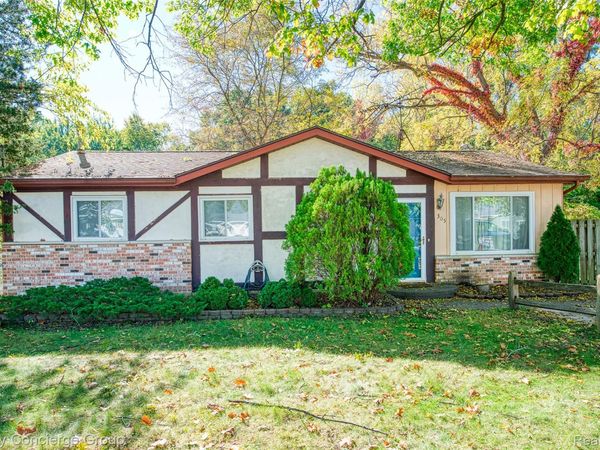 305 Brighton Lake Road , Brighton, Mi 48116