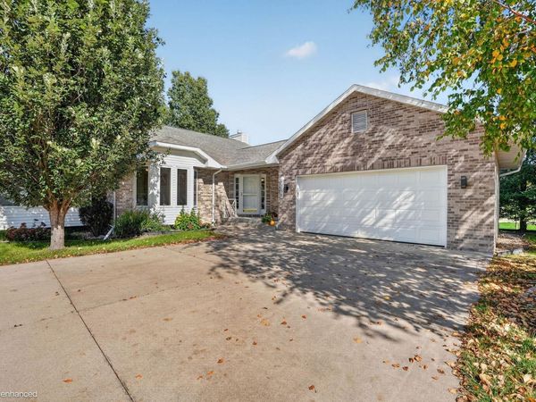 3025 Pheasant Drive, Unit B, Cedar Falls, IA 50613