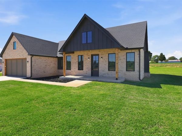 2153 Providence Way, Crescent, OK 73028