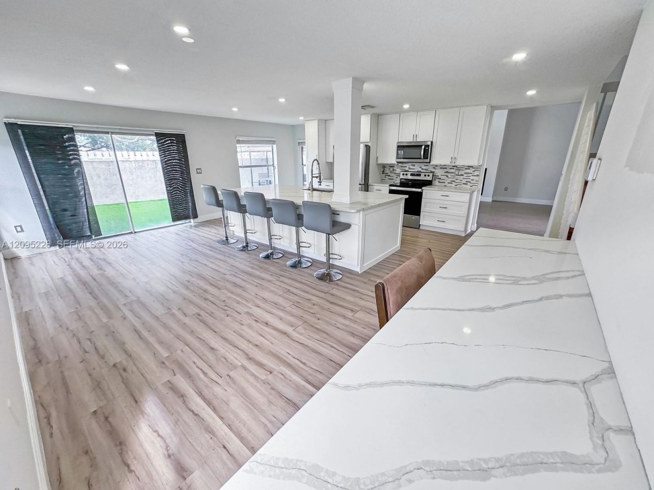 1015 NW 125th Ter , Sunrise, FL 33323 Photo