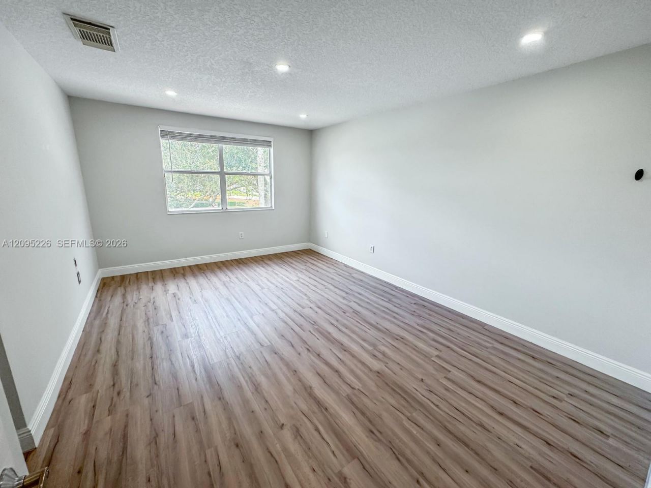 1015 NW 125th Ter , Sunrise, FL 33323 Photo