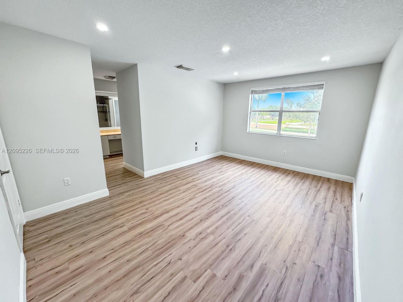 1015 NW 125th Ter , Sunrise, FL 33323 Photo