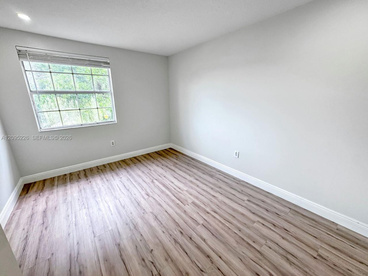 1015 NW 125th Ter , Sunrise, FL 33323 Photo