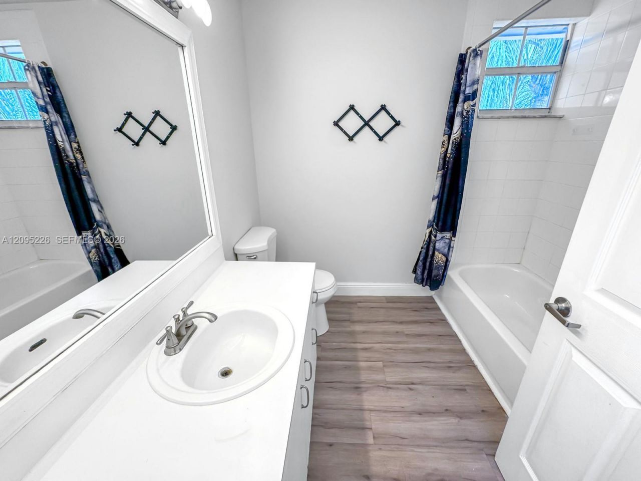 1015 NW 125th Ter , Sunrise, FL 33323 Photo