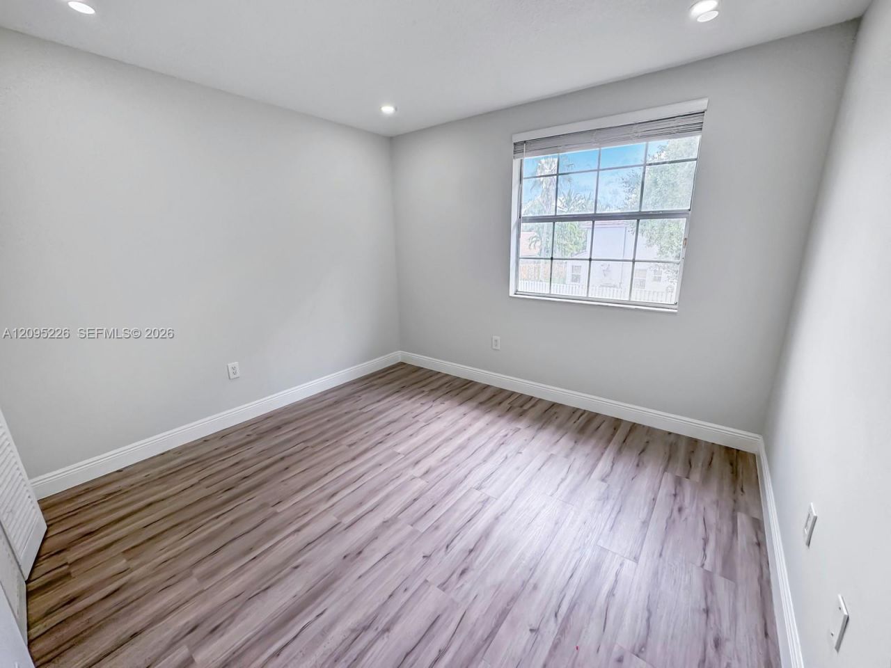1015 NW 125th Ter , Sunrise, FL 33323 Photo