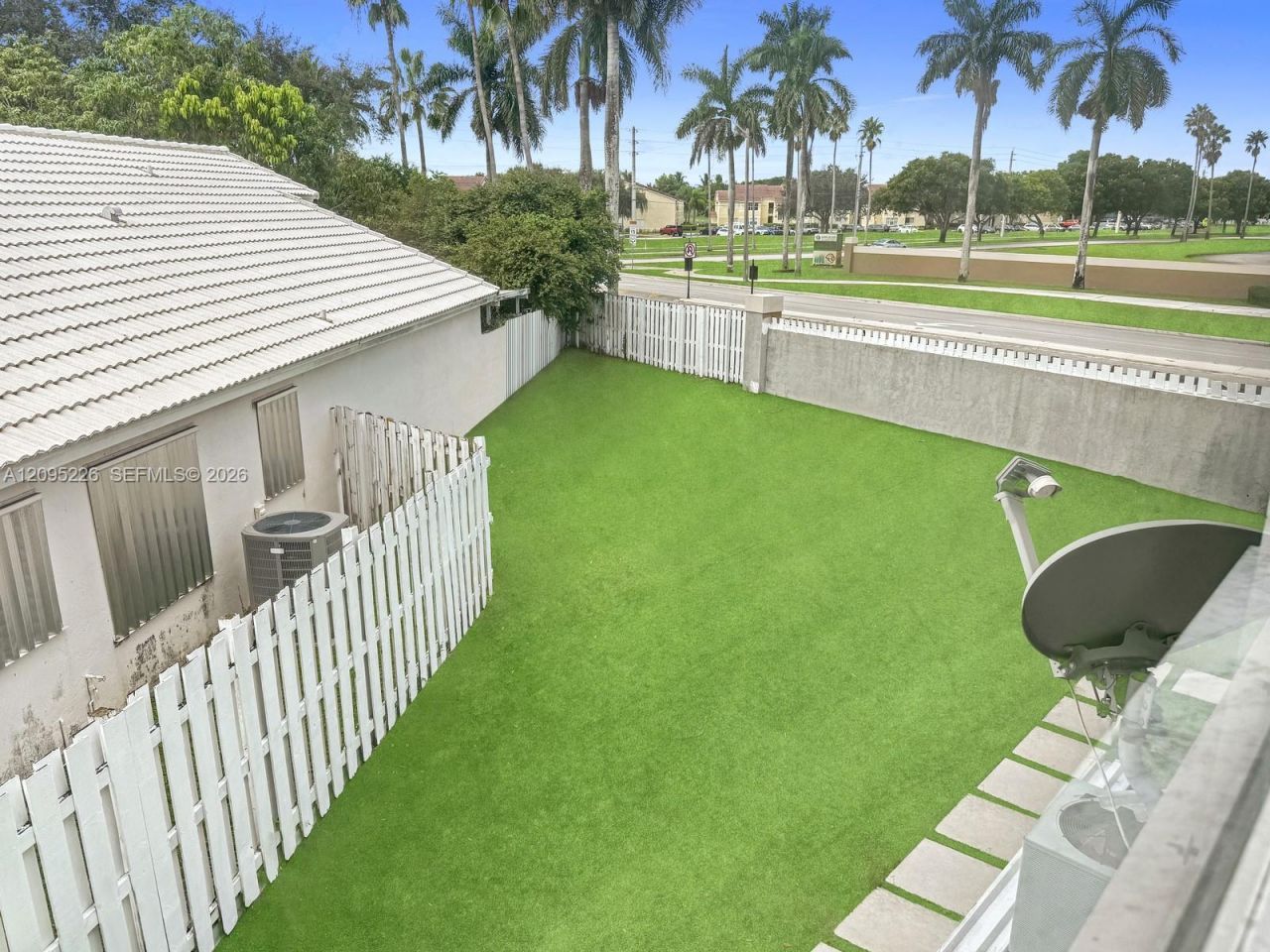 1015 NW 125th Ter , Sunrise, FL 33323 Photo