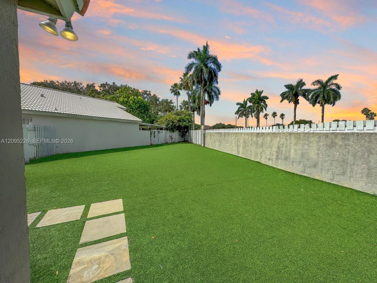 1015 NW 125th Ter , Sunrise, FL 33323 Photo