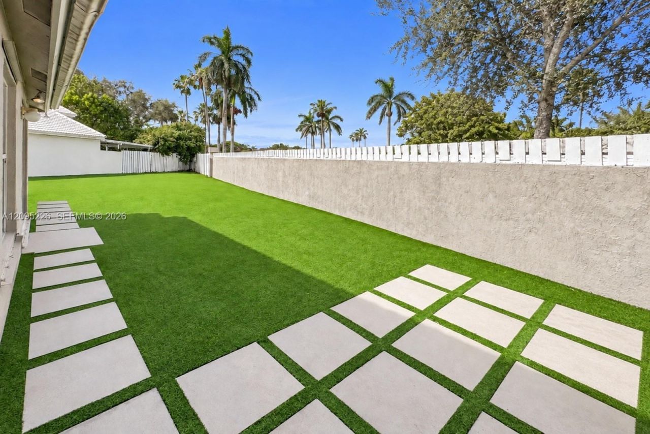 1015 NW 125th Ter , Sunrise, FL 33323 Photo