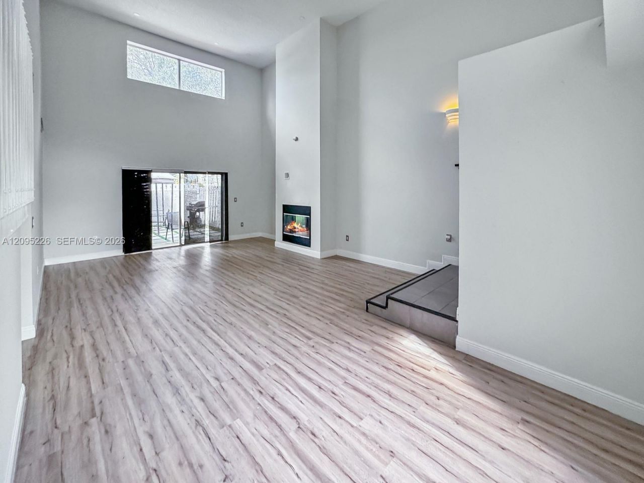 1015 NW 125th Ter , Sunrise, FL 33323 Photo