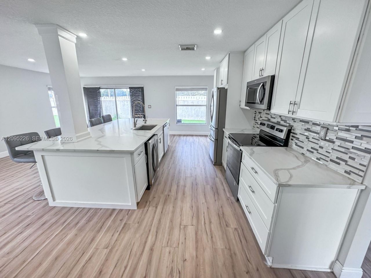 1015 NW 125th Ter , Sunrise, FL 33323 Photo
