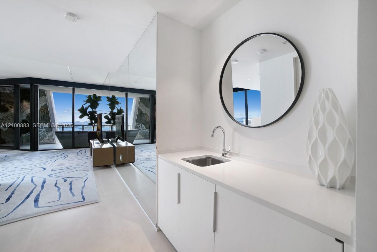 1000 Biscayne Blvd , Unit 3302, Miami, FL 33132 Photo