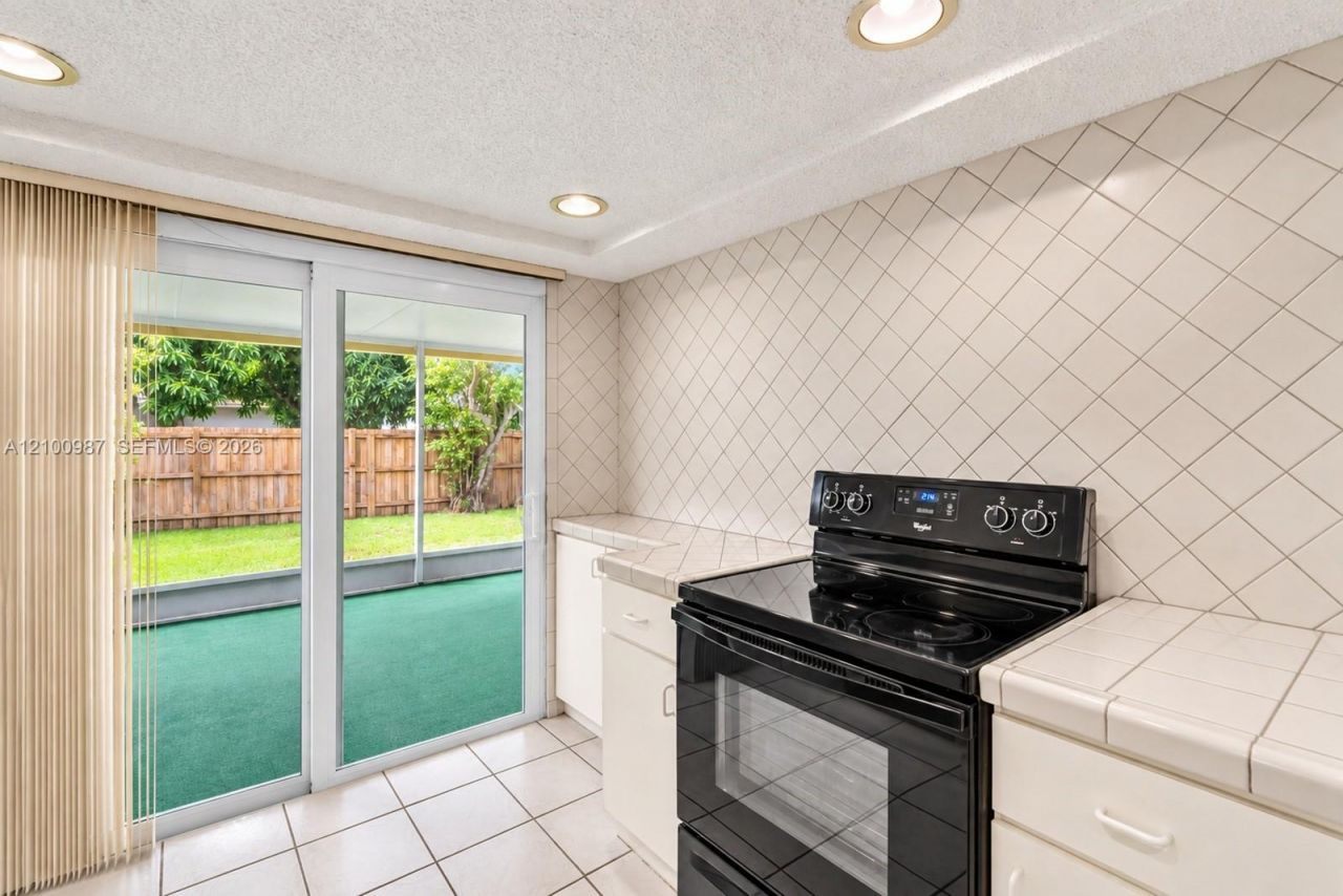 5031 SW 94th Ter, Cooper City, FL 33328 Photo