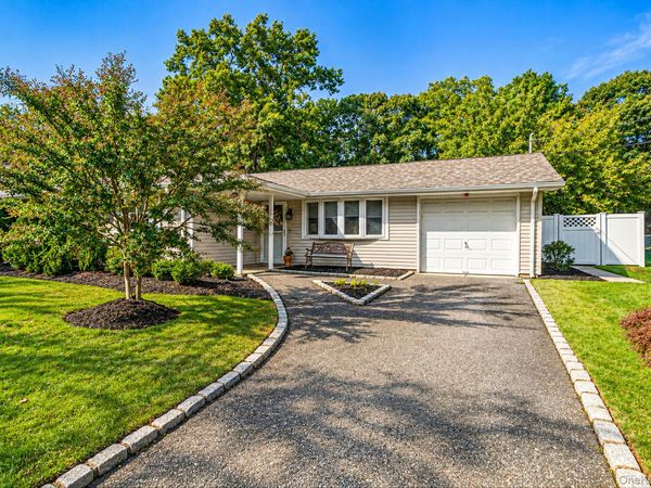 5 Allegheny Drive S, Farmingville, NY 11738