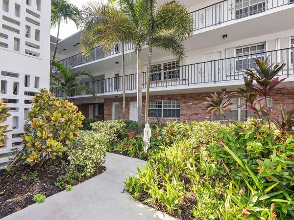 2424 NE 9th Street, Unit 305, Fort Lauderdale, FL 33304
