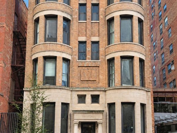 10 W CHESTNUT Street , Unit 4, Chicago, IL 60610