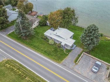 32783 State Route 12e, Cape Vincent, NY 13618