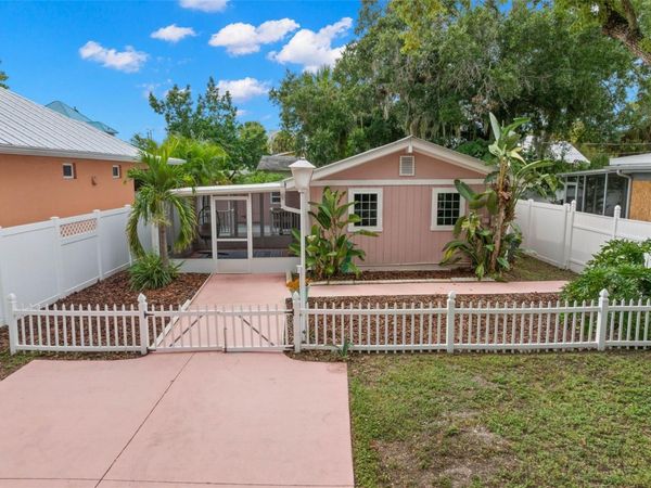 123 N SAFFORD AVENUE , TARPON SPRINGS, FL 34689