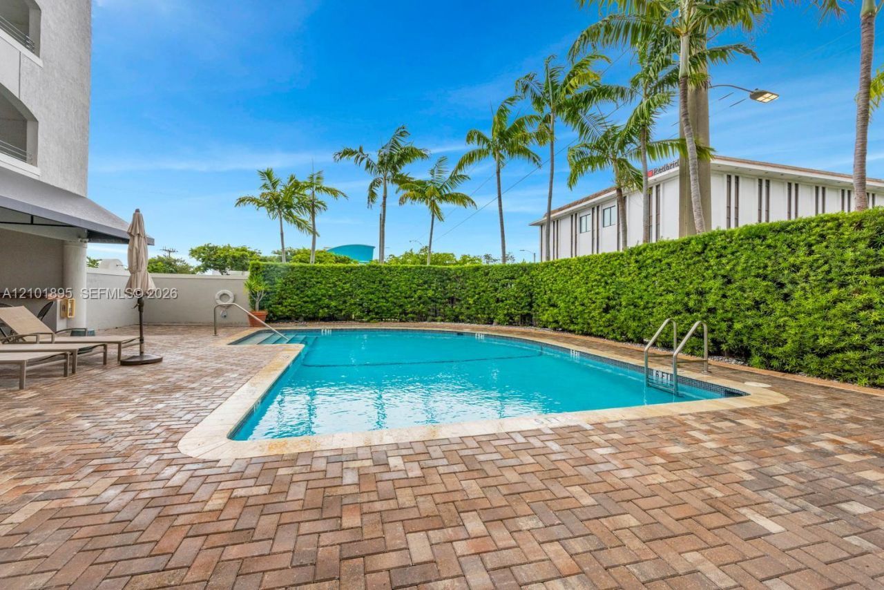 2351 Douglas Rd, Unit PH1310, Miami, FL 33145 Photo