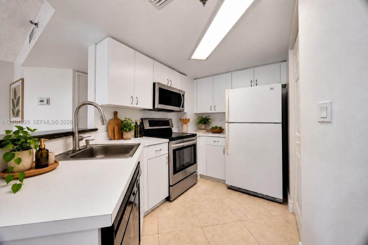 2351 Douglas Rd, Unit PH1310, Miami, FL 33145 Photo