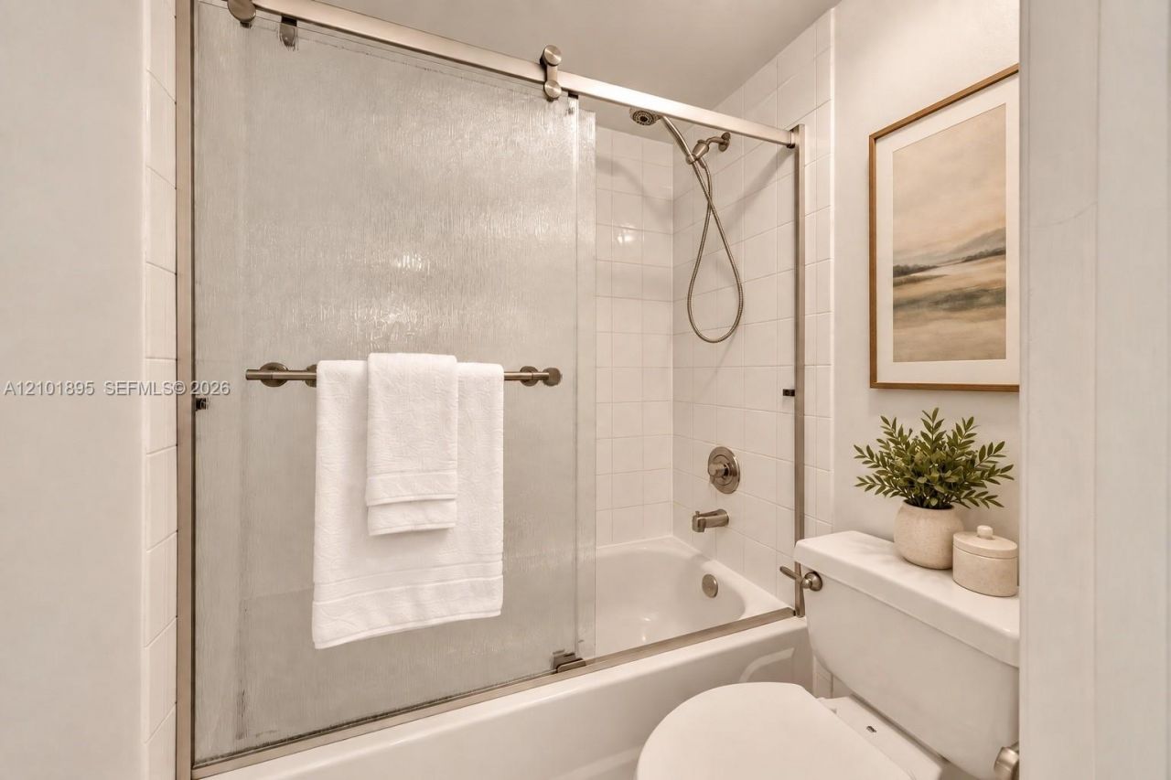 2351 Douglas Rd, Unit PH1310, Miami, FL 33145 Photo