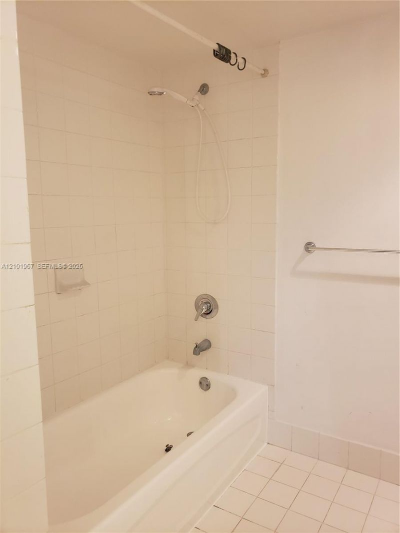 816 NW 11th St , Unit 407, Miami, FL 33136 Photo