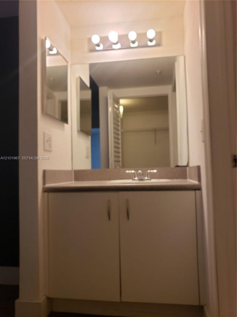 816 NW 11th St , Unit 407, Miami, FL 33136 Photo