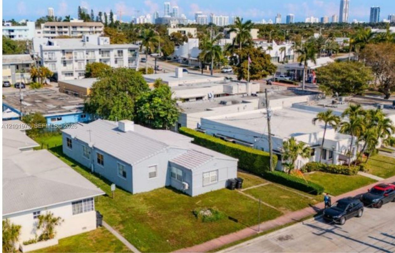 2125 Bay Dr , Miami Beach, FL 33141 Photo