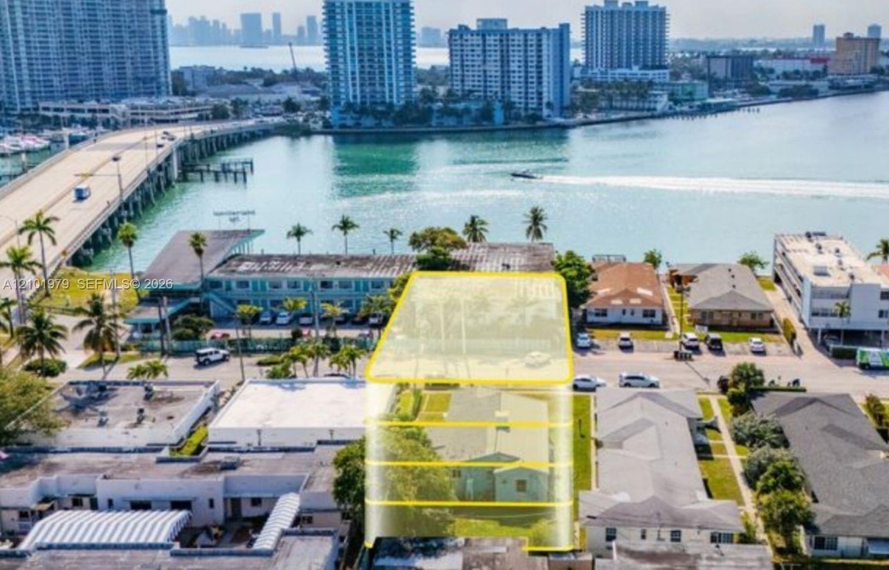2125 Bay Dr , Miami Beach, FL 33141 Photo
