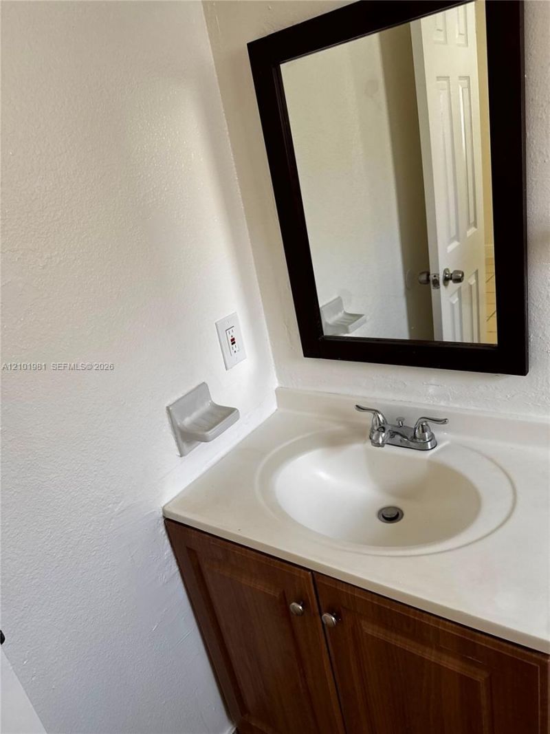241 SE 9th Ave , Unit 203, Pompano Beach, FL 33060 Photo