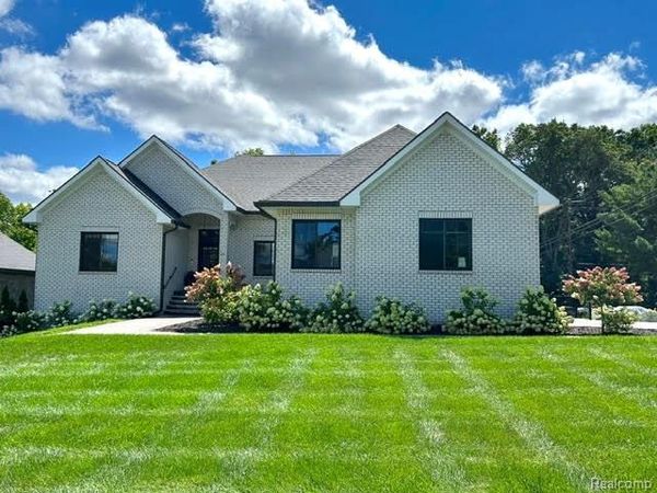 39 Stark Road , Rochester Hills, Mi 48307