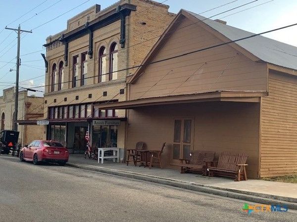716 N Avenue D Avenue, Shiner, TX 77984
