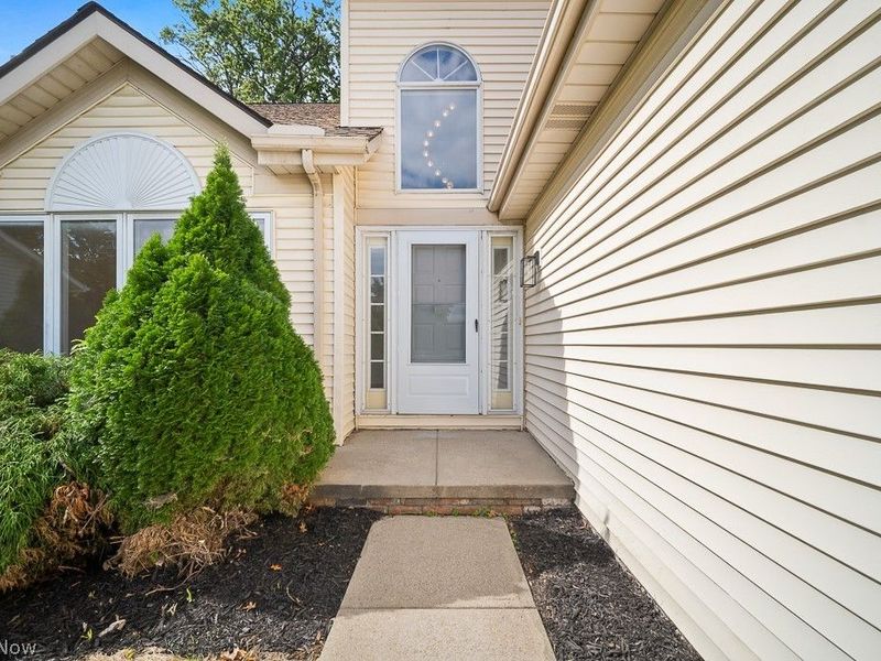 1072 Valley Creek Drive, Eastlake, OH 44095 Photo 2