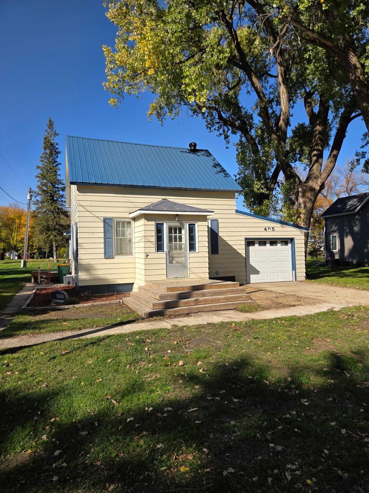 405 1st Avenue E primary photo