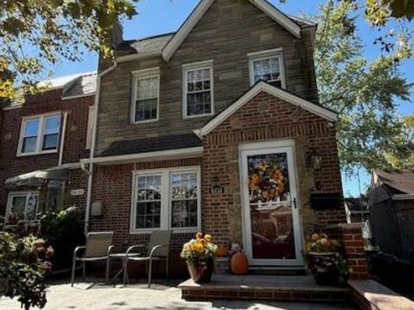 6414 83rd Place , Middle Village, NY 11379