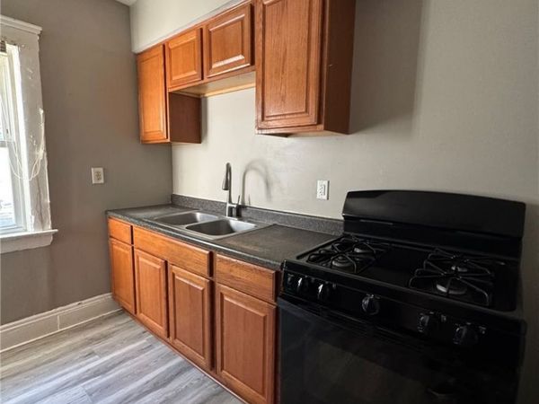 4023 Memphis Avenue, Cleveland, OH 44109