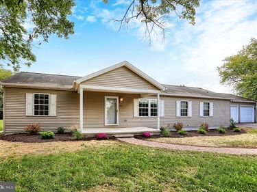 7621 JONESTOWN ROAD , HARRISBURG, PA 17112