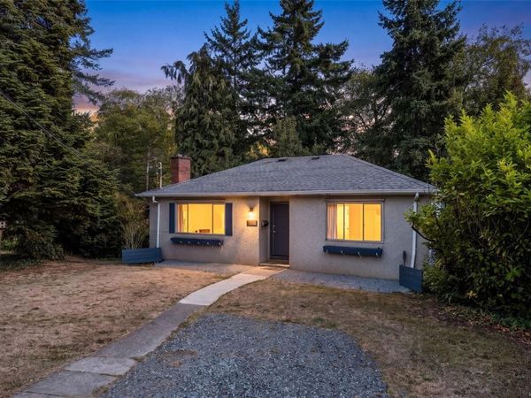 907 McAdoo Pl, Saanich, BC V8X 1V8