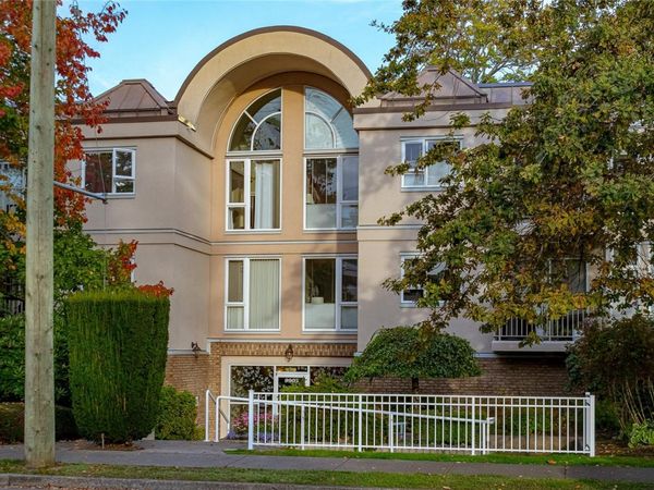 9905 Fifth St , Unit #201, Sidney, BC V8L 2X6