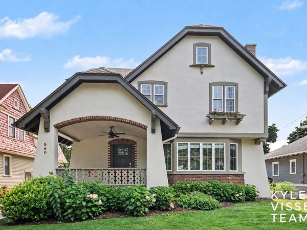 560 Laurel Avenue SE, East Grand Rapids, MI 49506