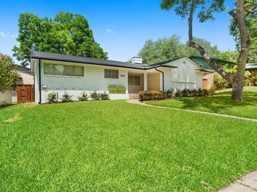 9735 Queenswood Lane, Dallas, TX 75238