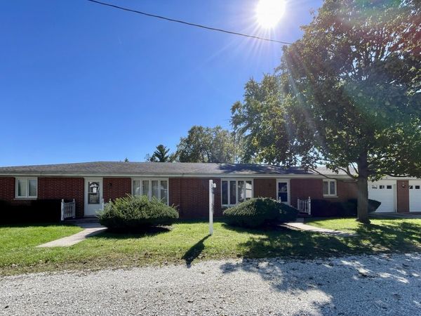 100-102 W Greenwood Street , Grant Park, IL 60940