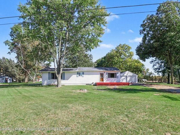 8997 Woodbury Road, Laingsburg, MI 48848
